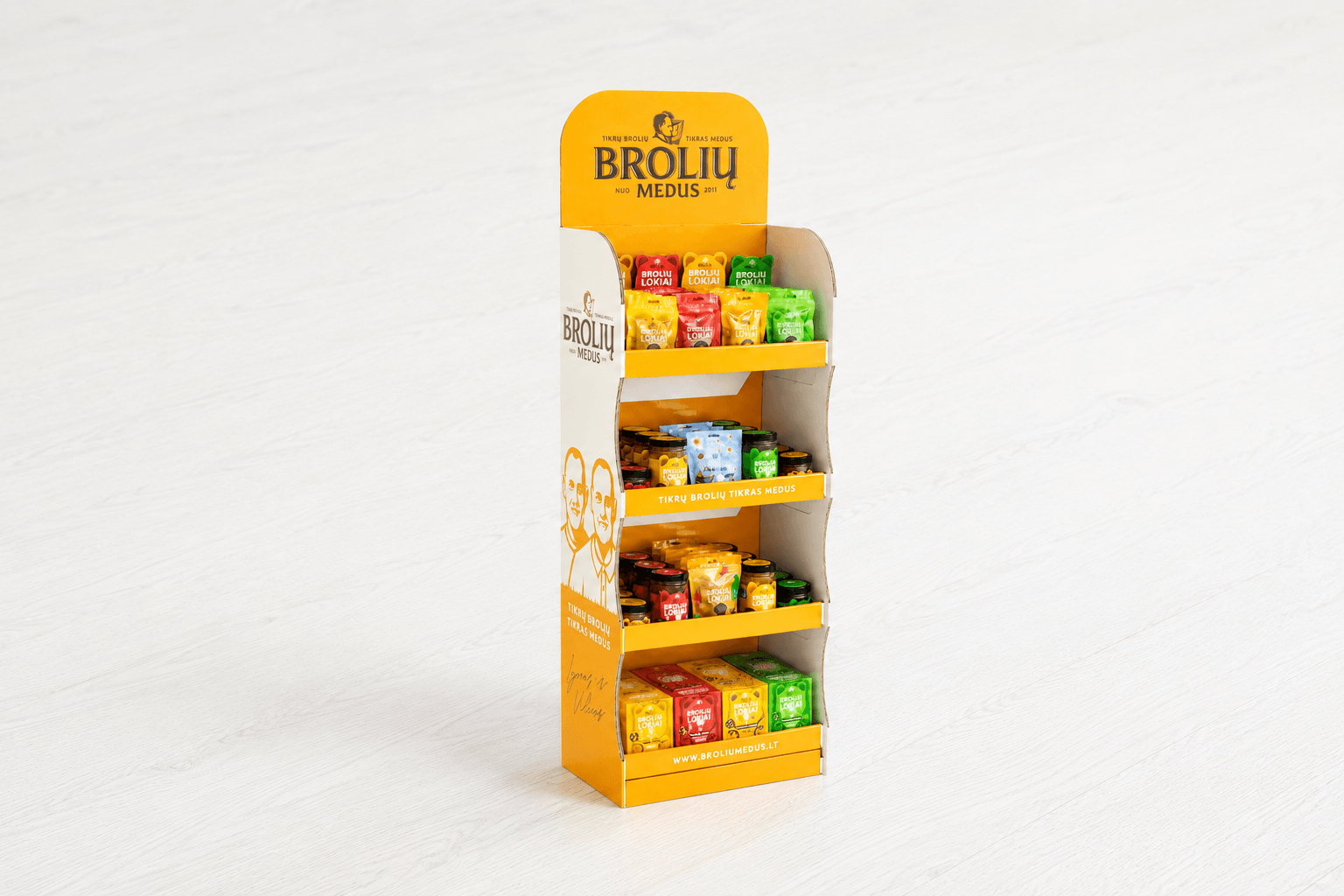 „Brolių medaus“ saldumynų stendas
